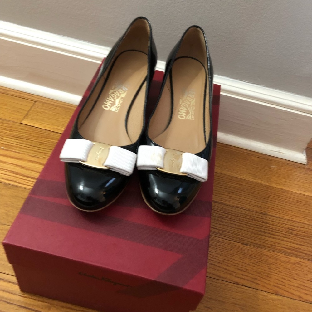 Salvatore Ferragamo Vara pumps